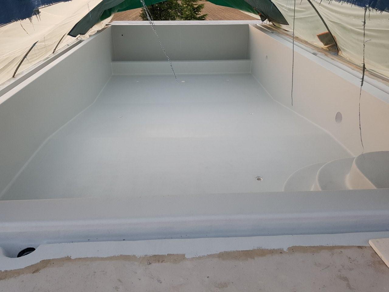 Réalisations piscine en résine bassin d'agrément étanche en résine